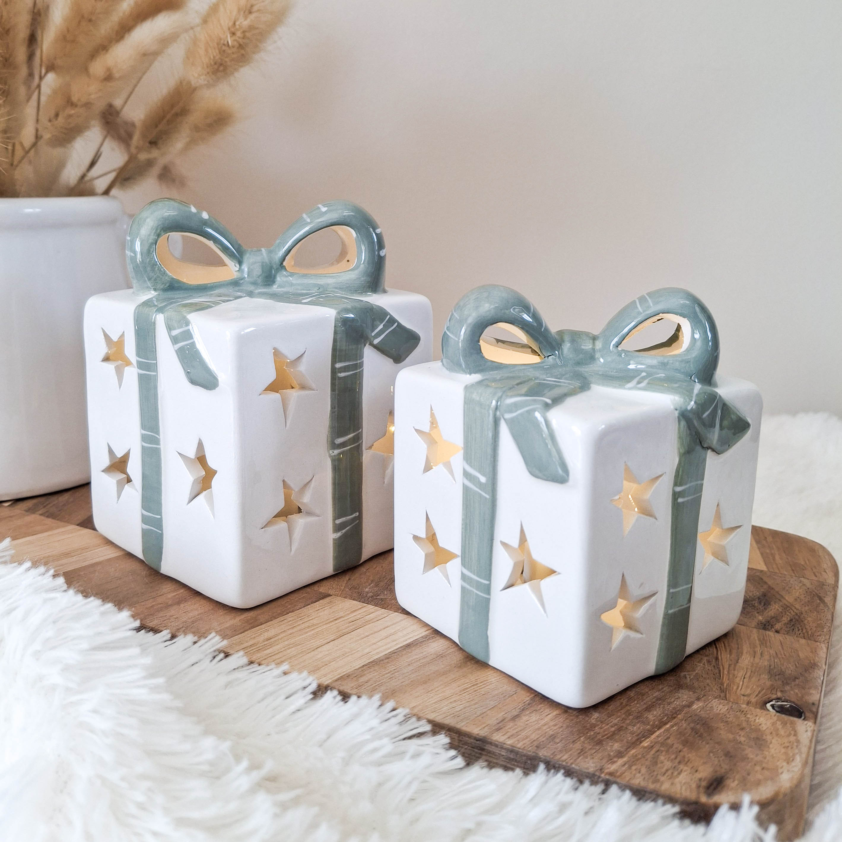 White & Green Bow LED Gift Ornament