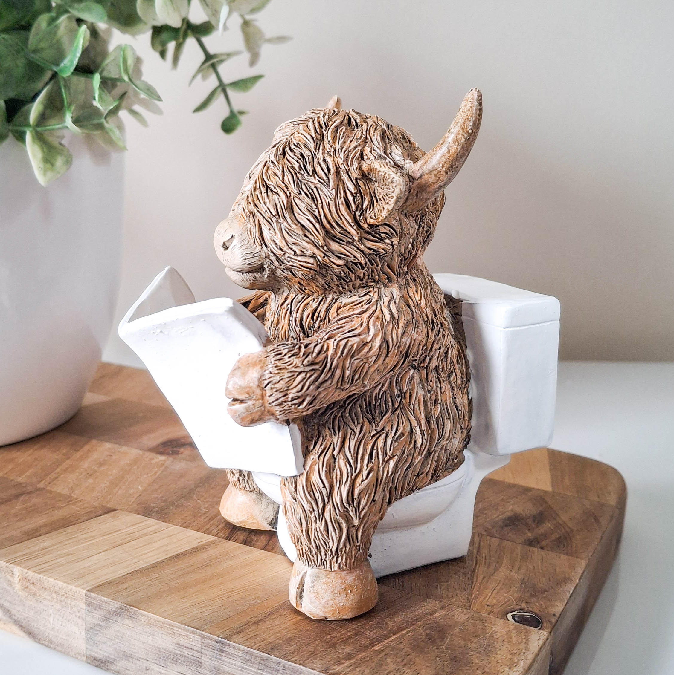 Reading on Loo Happy Highland Cow