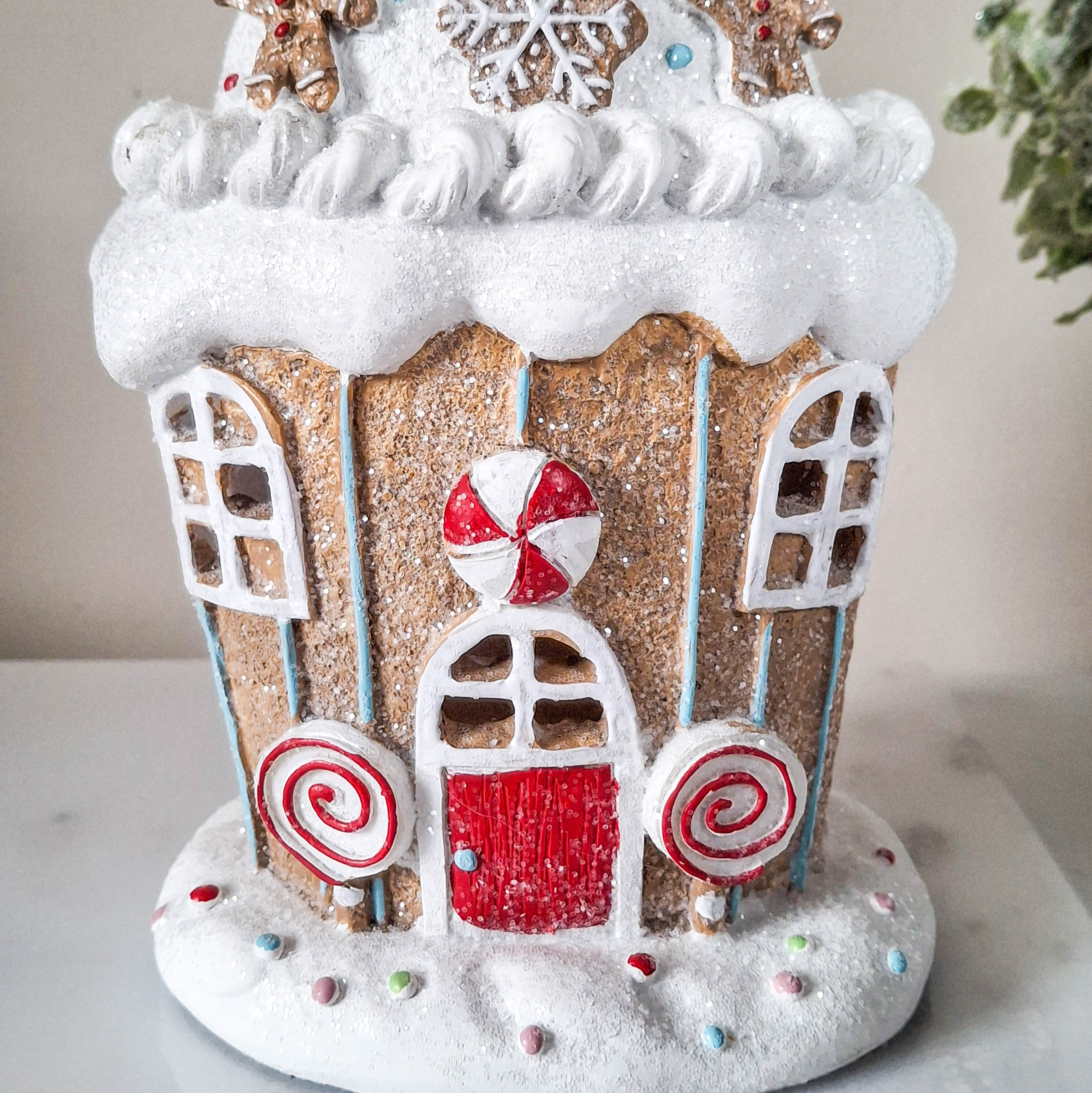 Natural Gingerbread Cupcake LED House