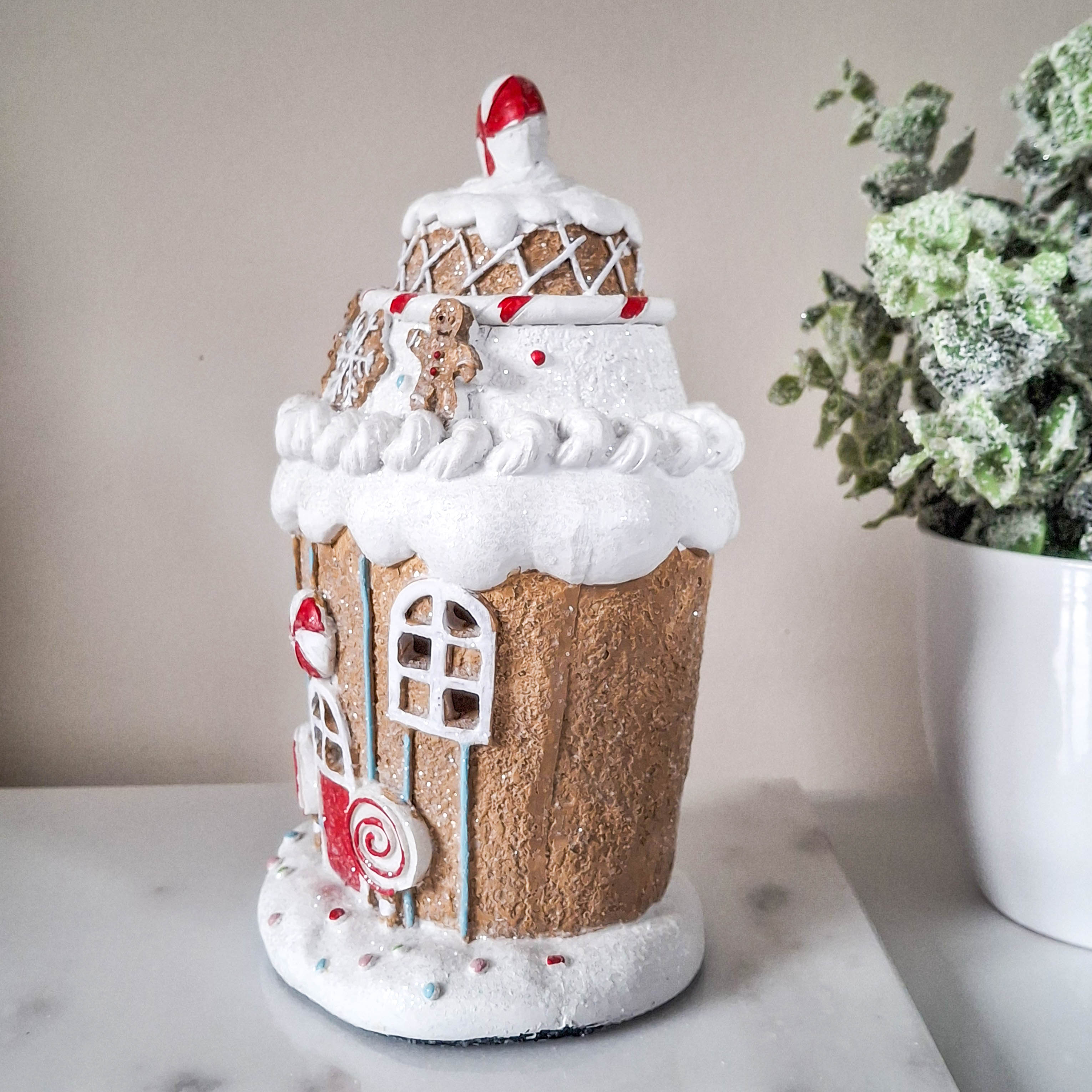 Natural Gingerbread Cupcake LED House