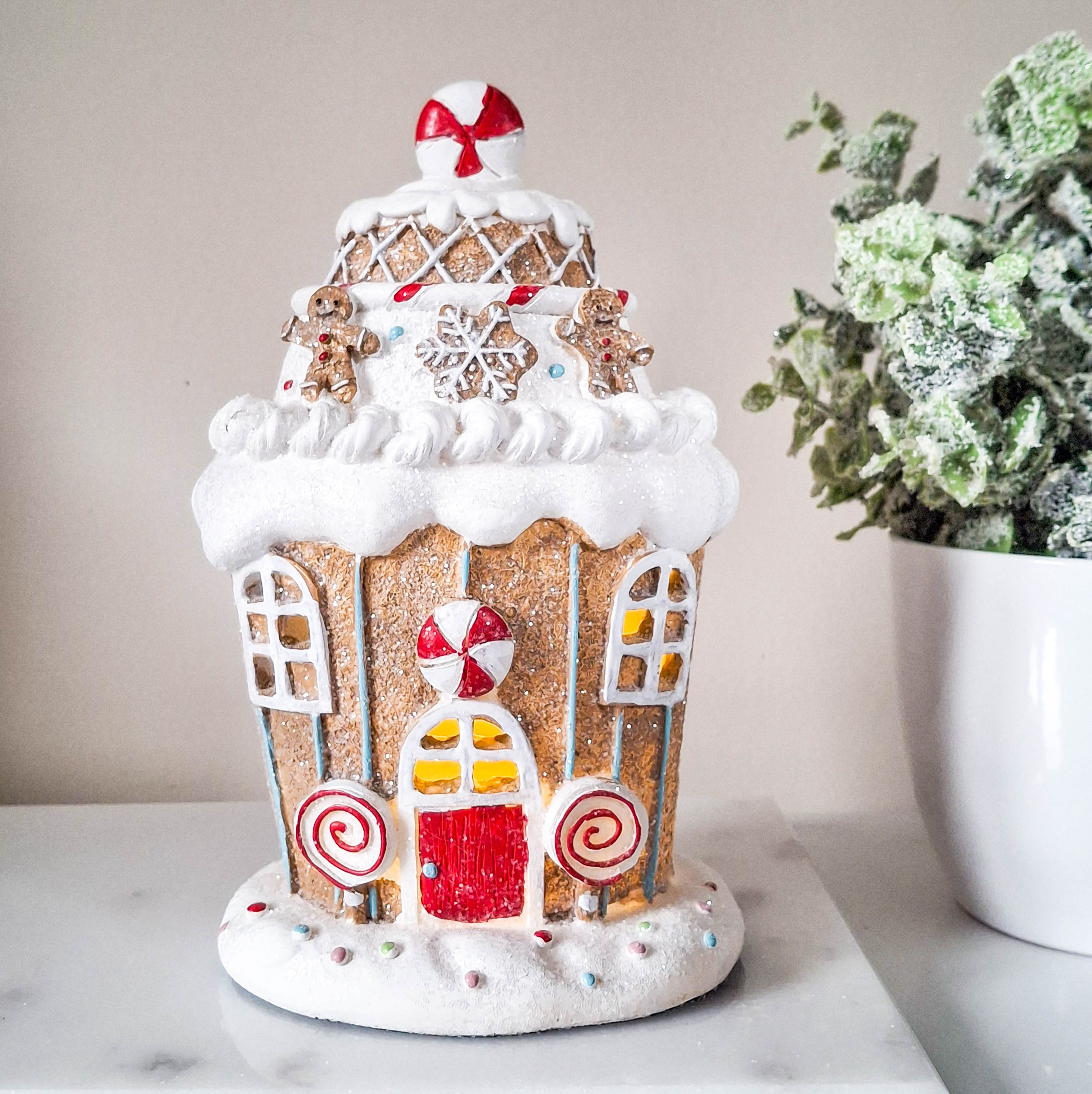 Natural Gingerbread Cupcake LED House