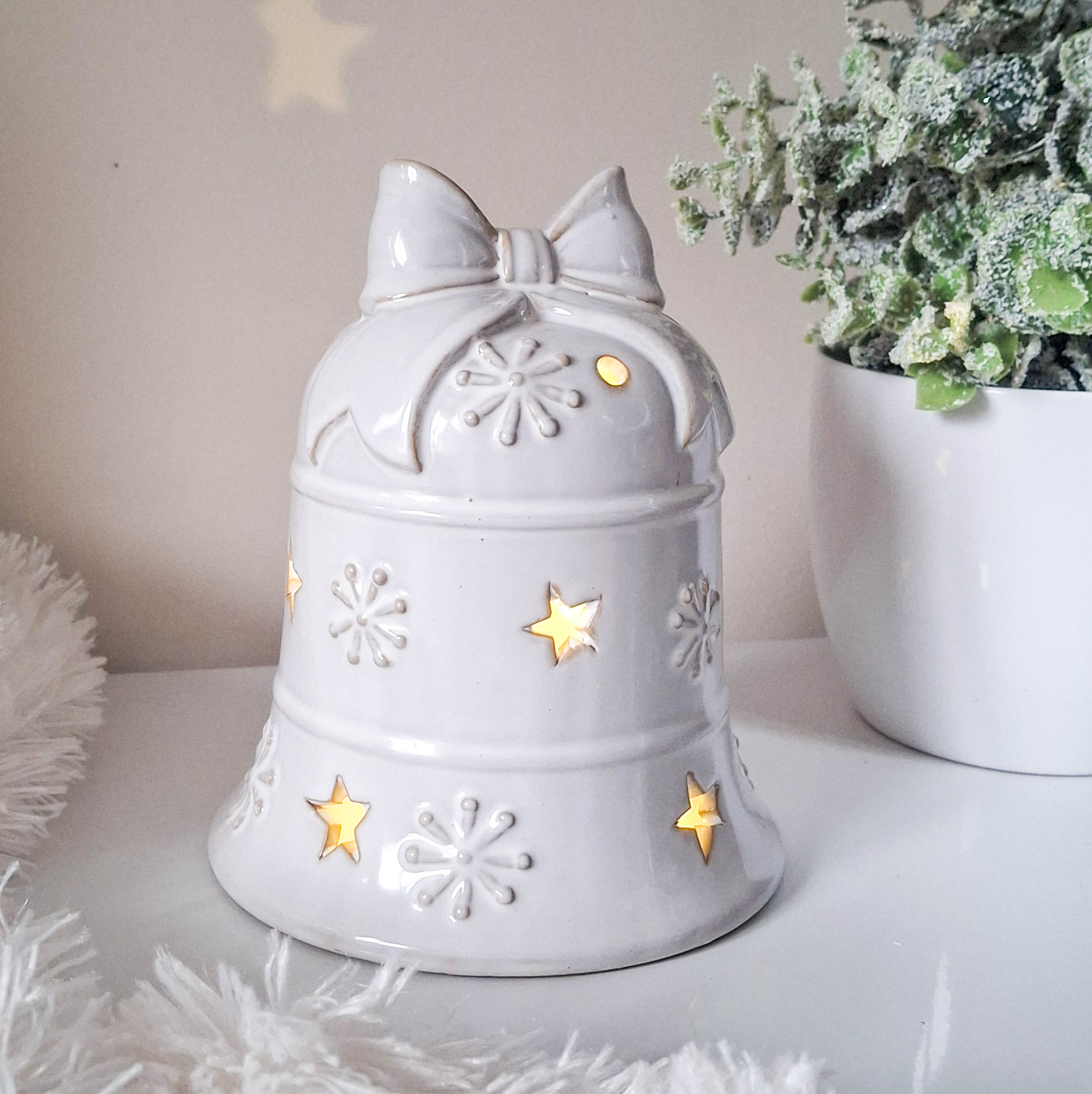 Natural Snowflake LED Bell Ornament