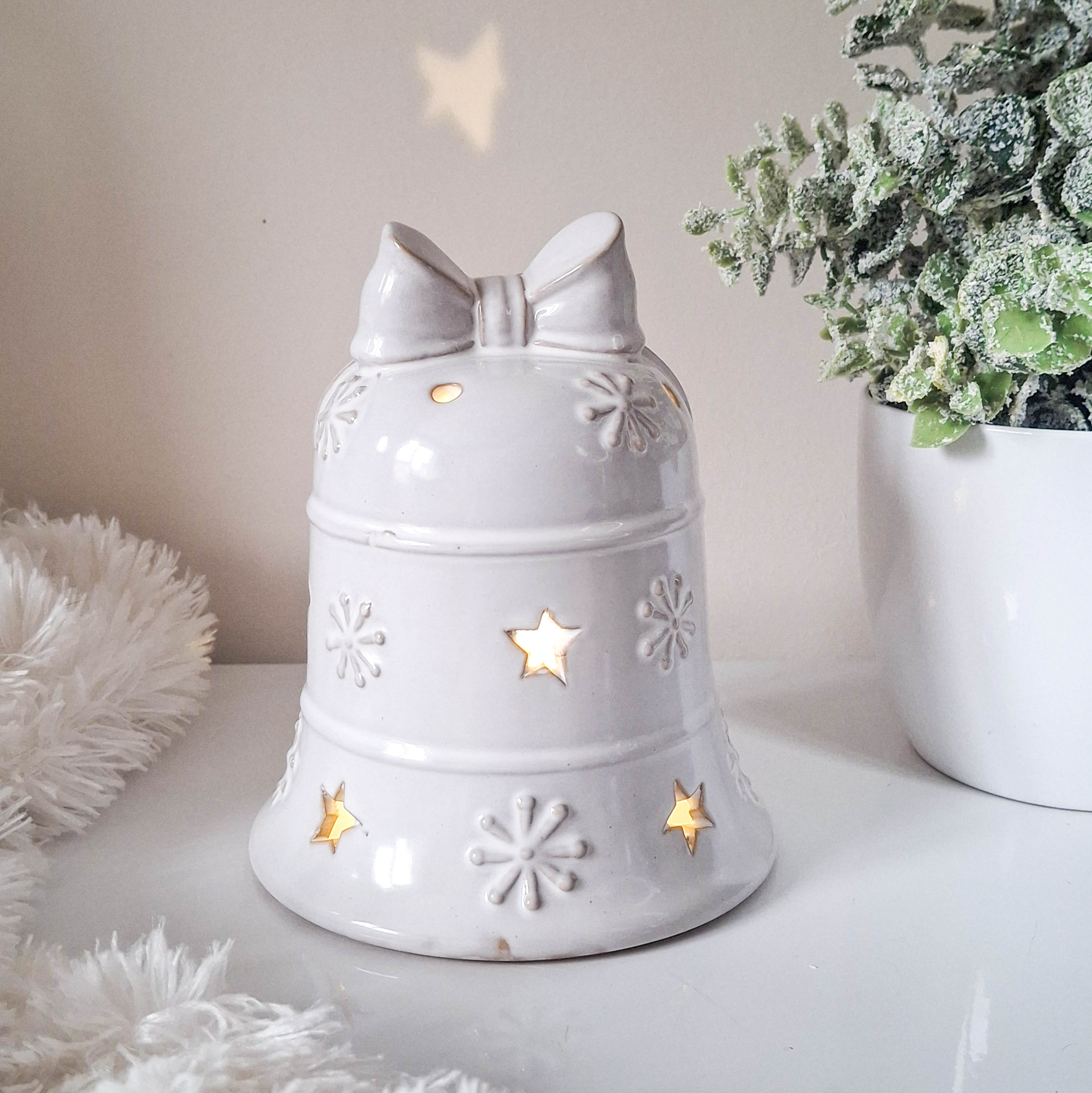 Natural Snowflake LED Bell Ornament
