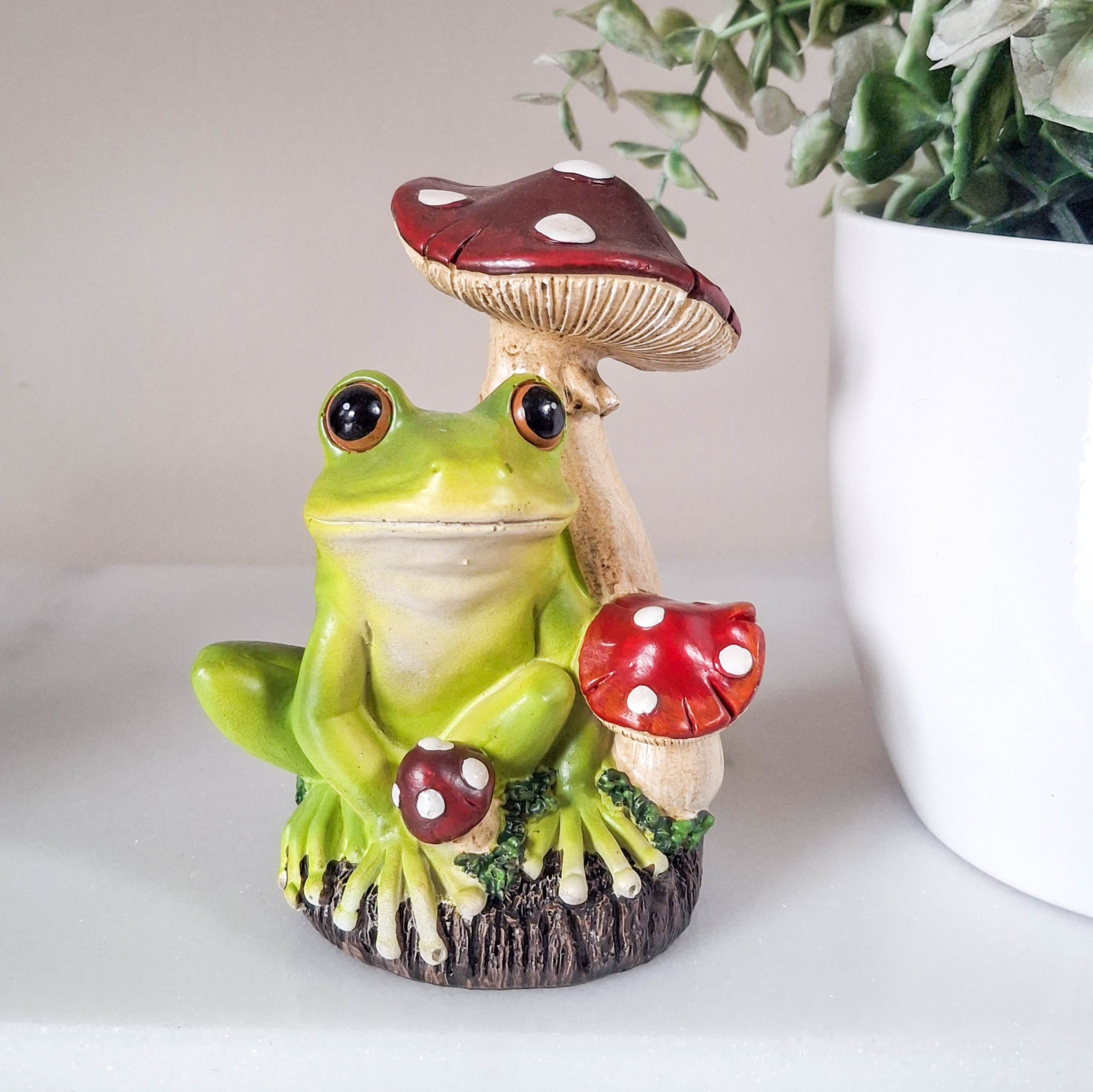 Frog with Mushroom Ornament