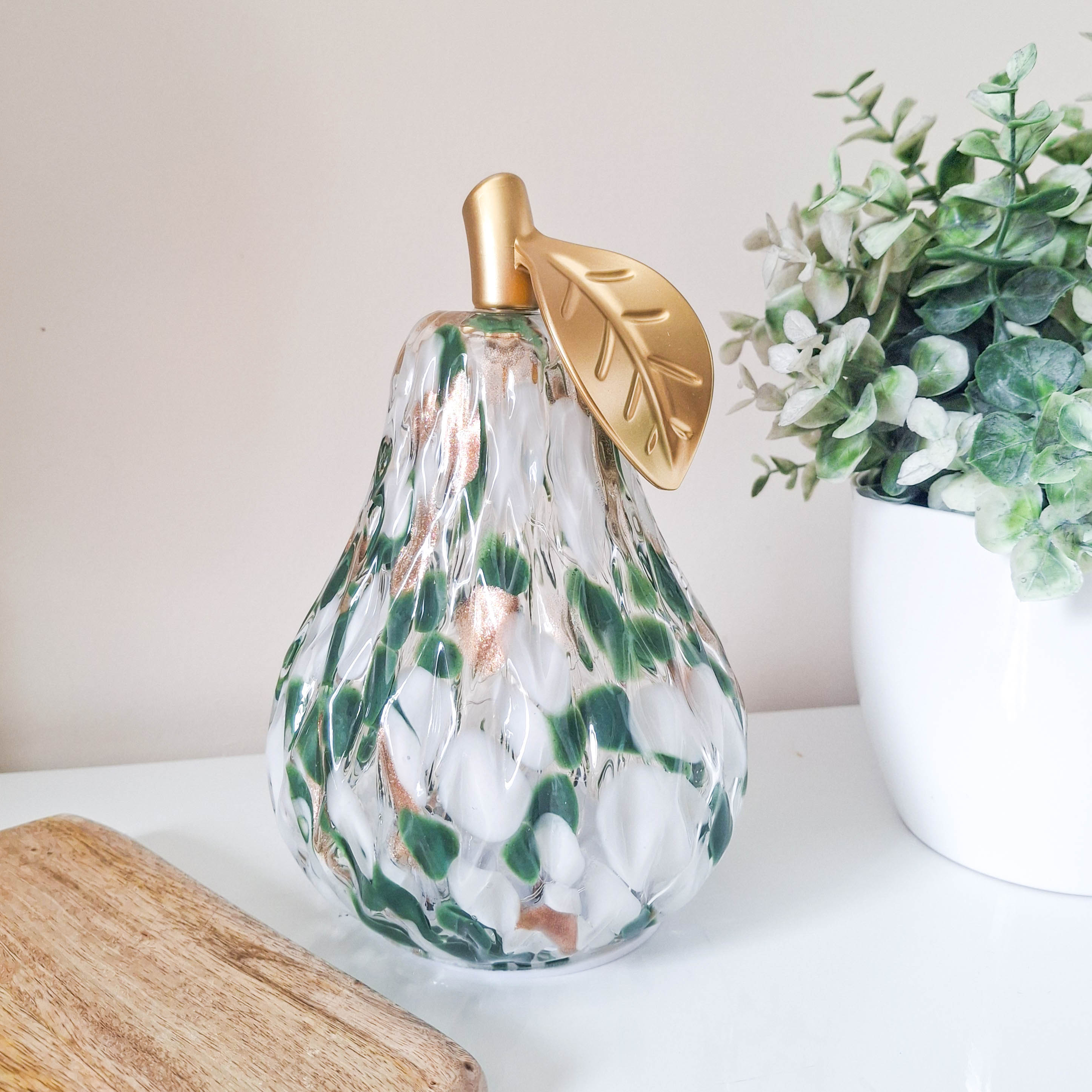BACK JULY Mottle Green & White Diamond Cut LED Glass Pear