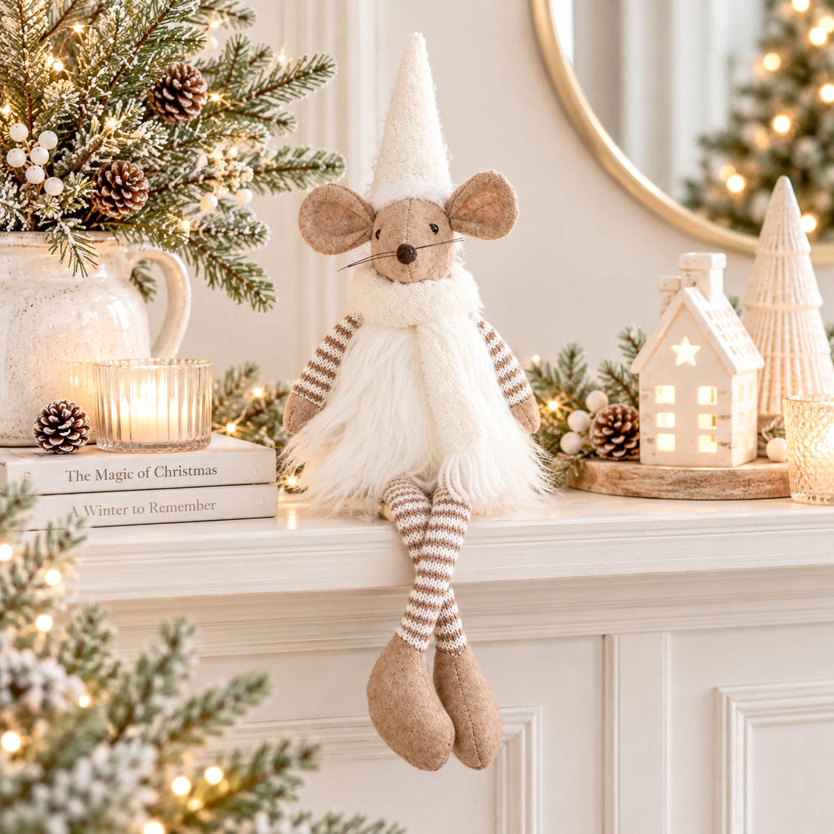 Large Sitting Winter Mouse
