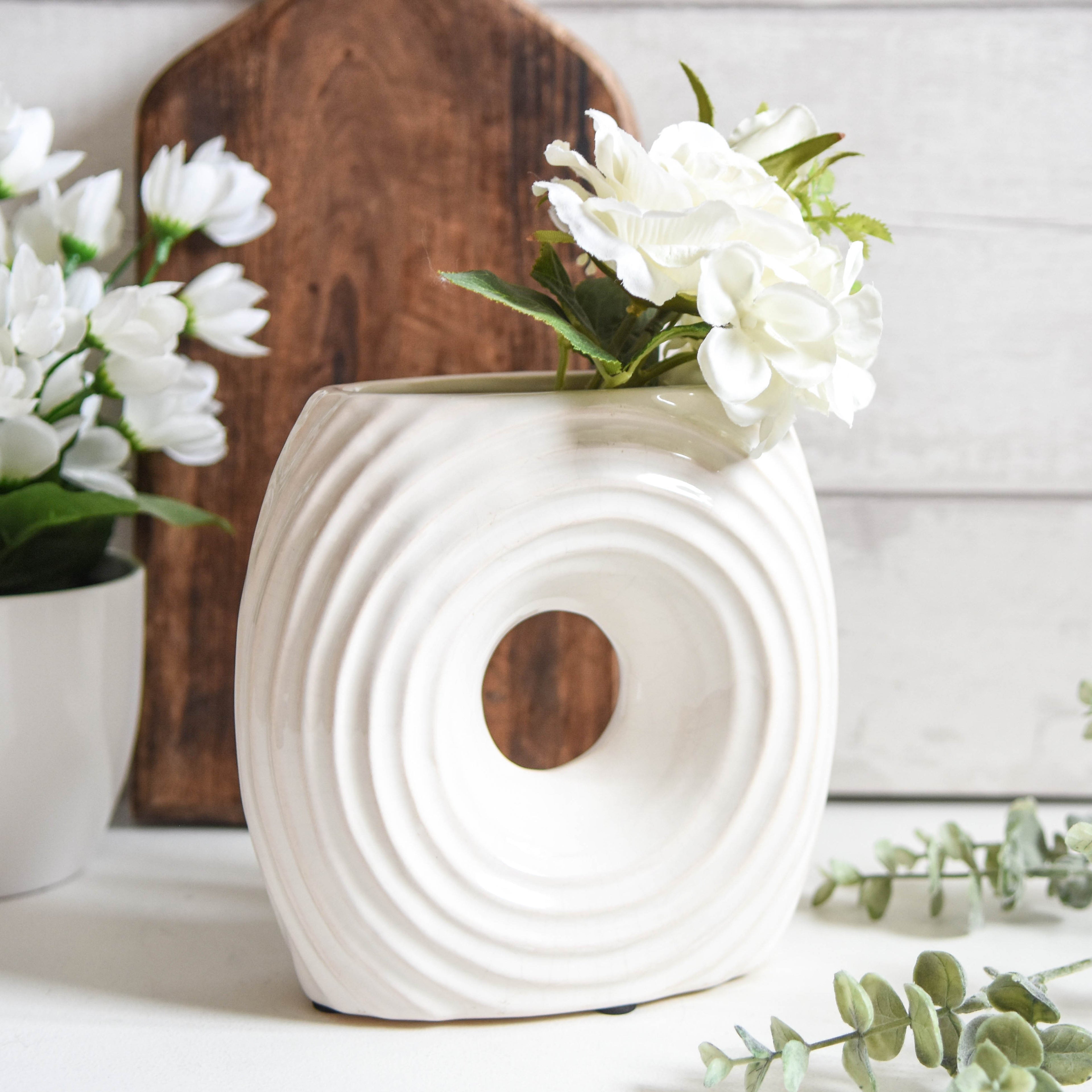 White Hollow Centre Ripple Vase