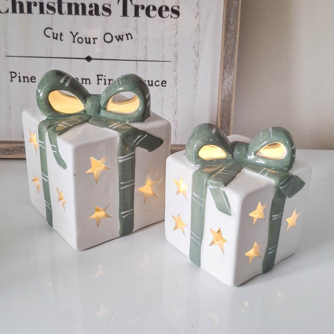 White &amp; Green Bow LED Gift Ornament