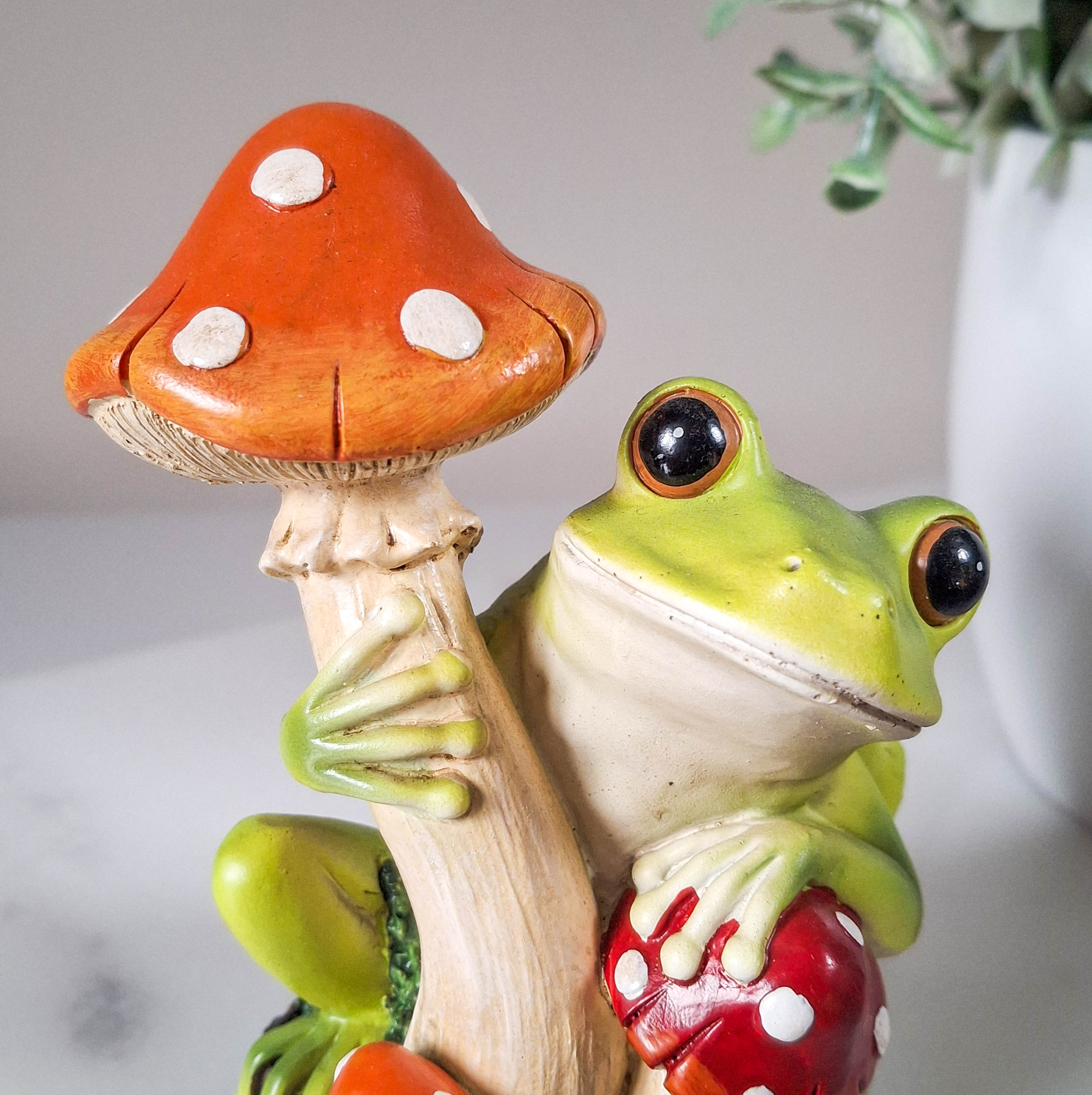 Frog with Mushroom Ornament