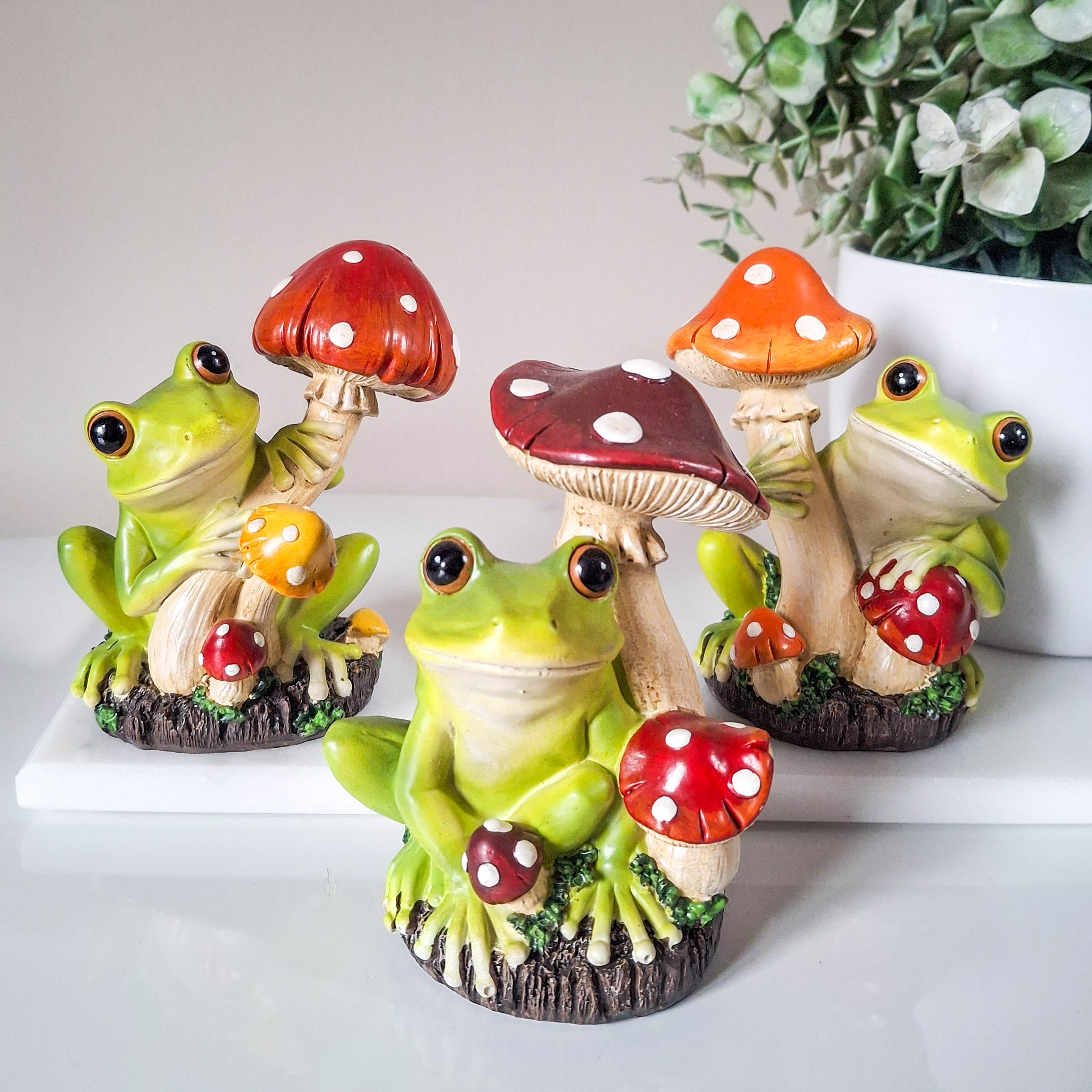 Frog with Mushroom Ornament
