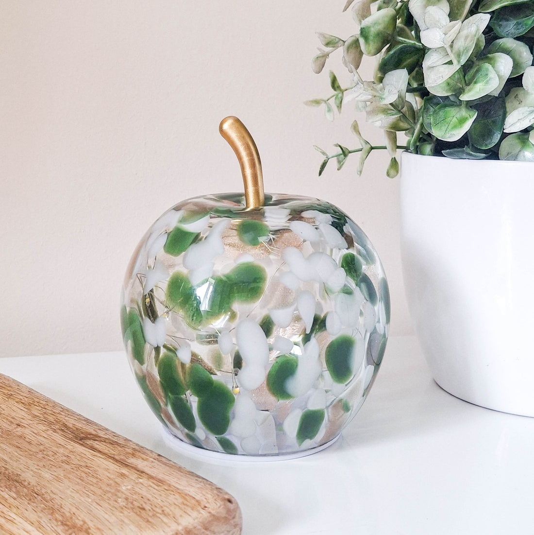 Mottle Green &amp; White LED Glass Apple