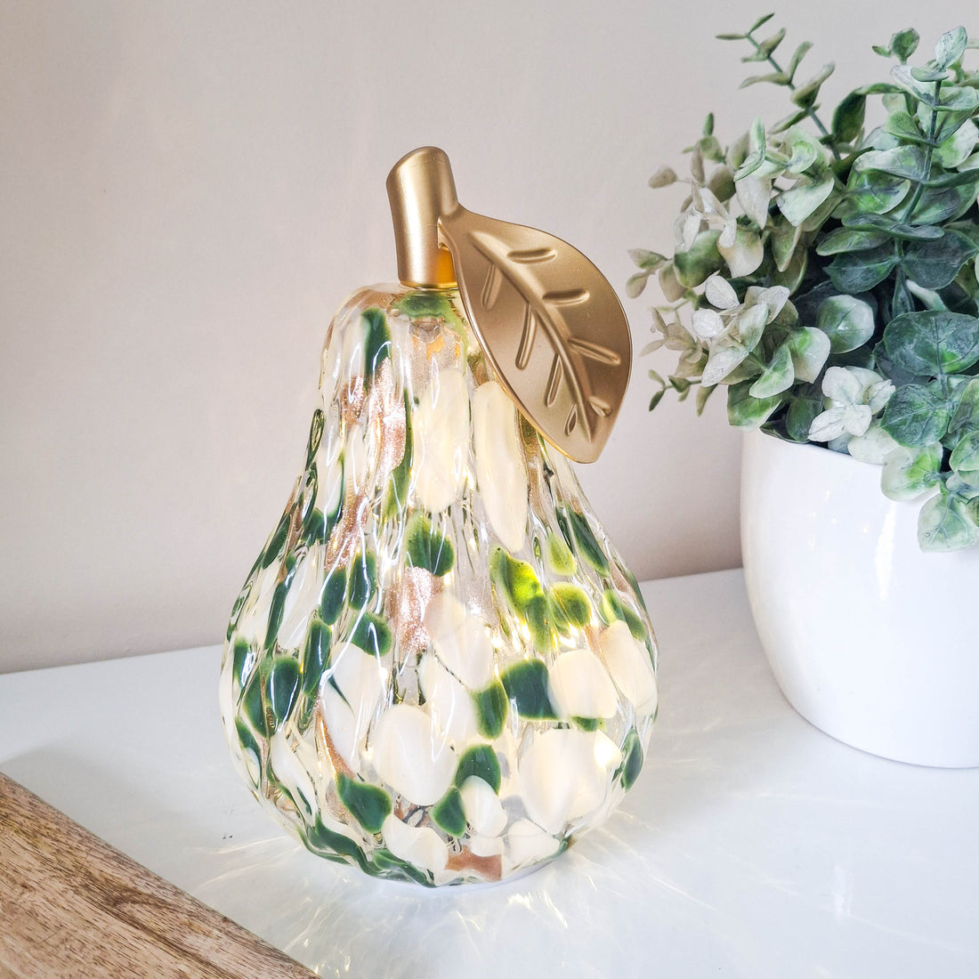Mottle Green &amp; White Diamond Cut LED Glass Pear