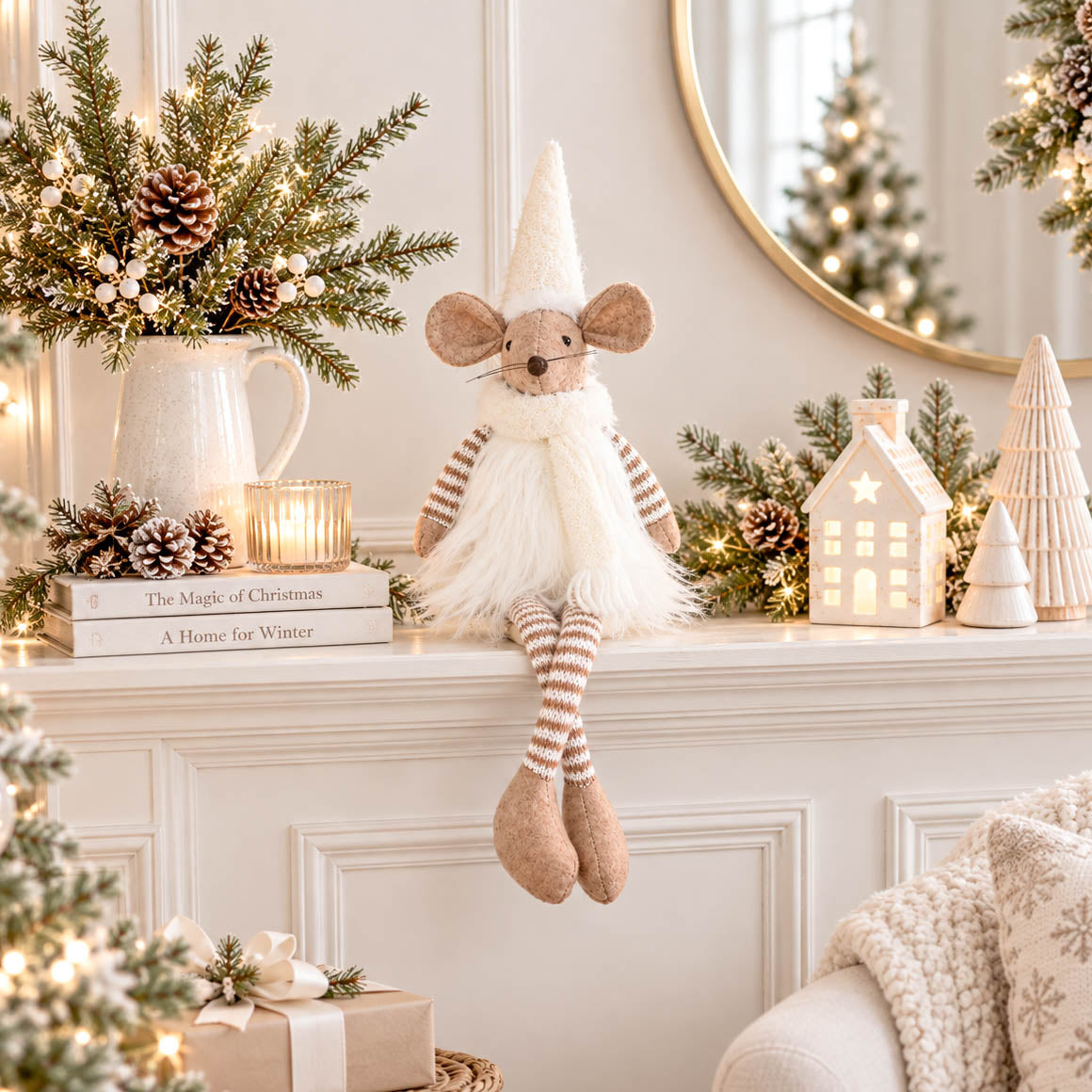 Large Sitting Winter Mouse