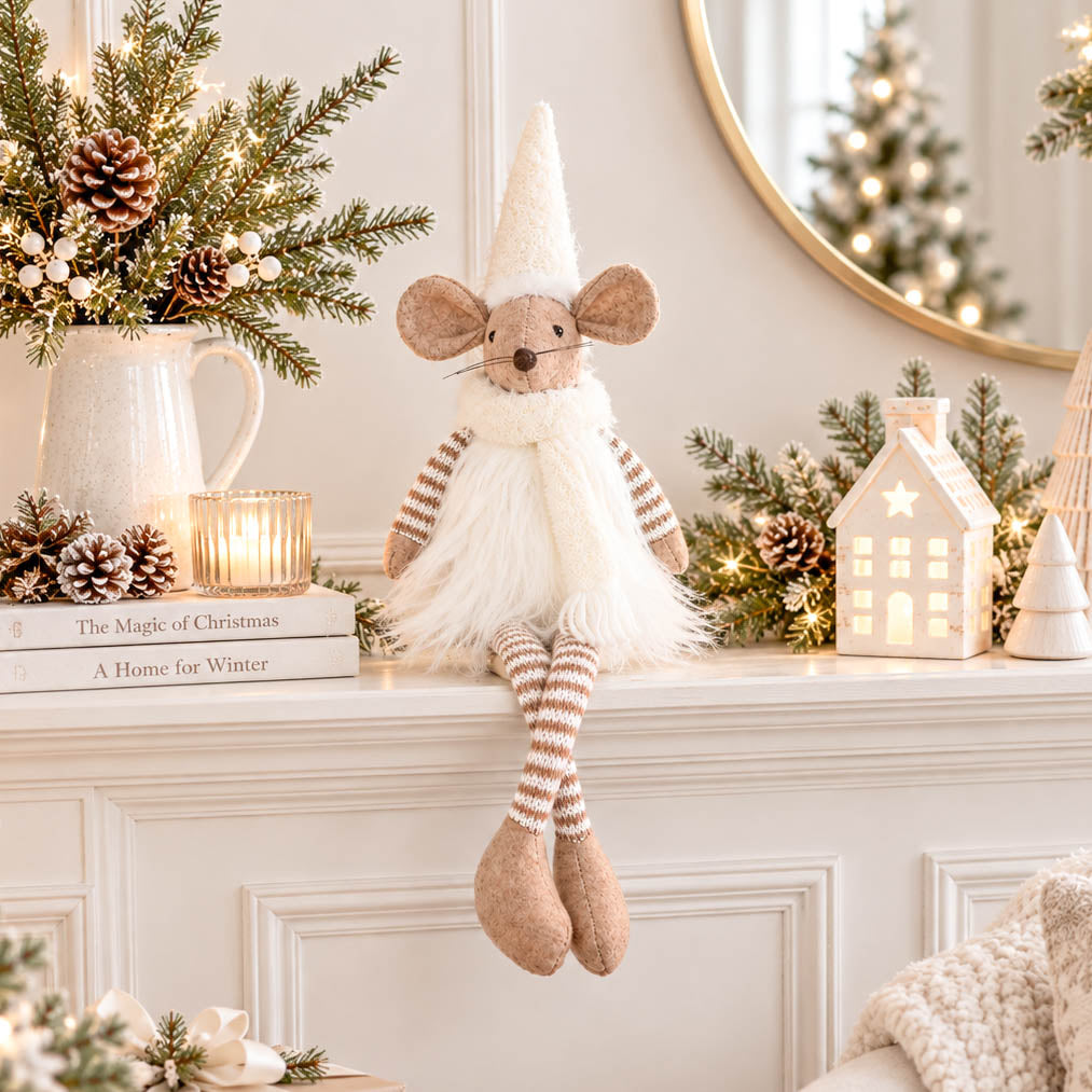 Large Sitting Winter Mouse