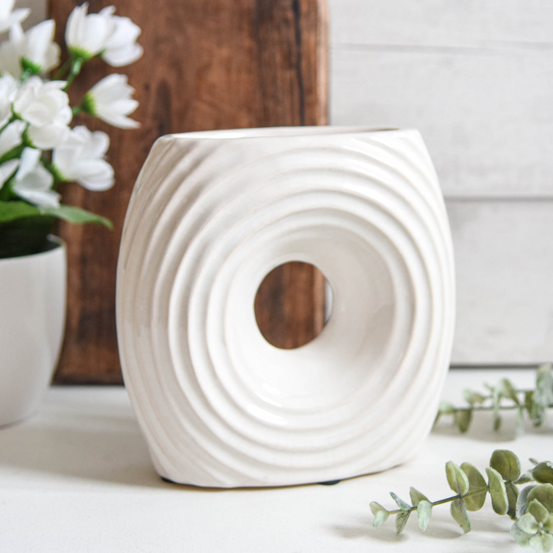 White Hollow Centre Ripple Vase