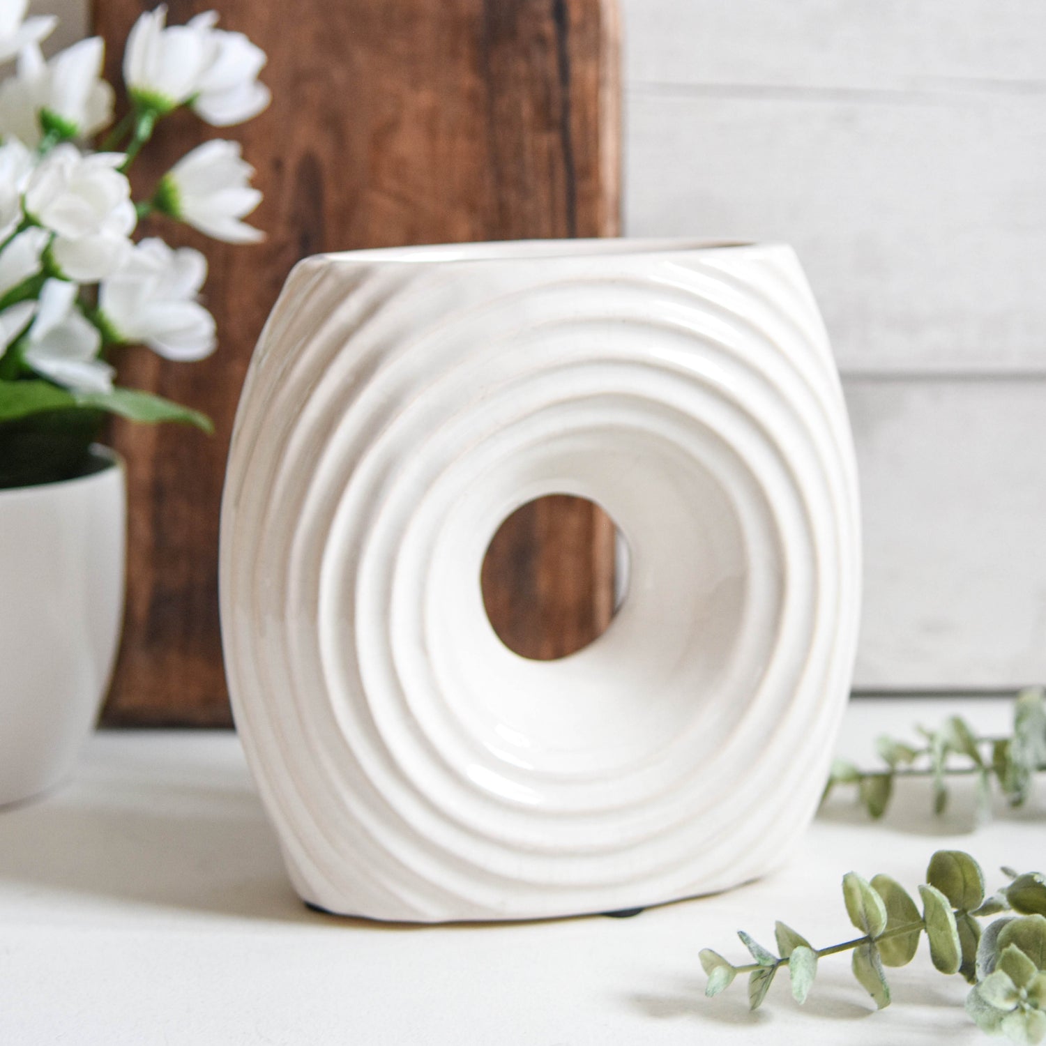 White Hollow Centre Ripple Vase