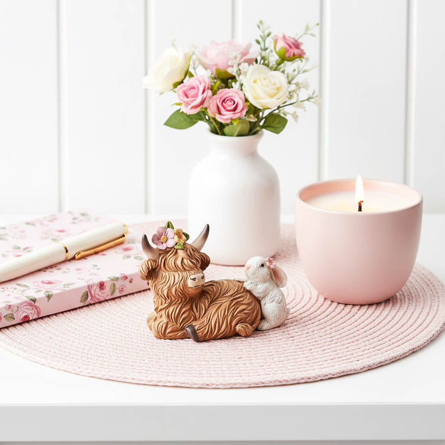 Mini Highland Cow wth Bunny