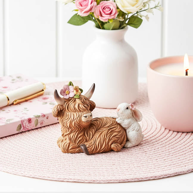 Mini Highland Cow wth Bunny