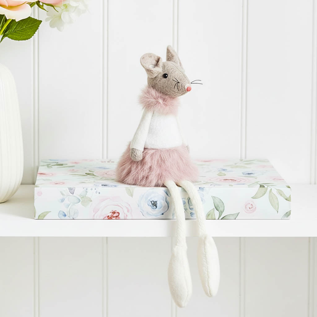 Pink Skirt &amp; Collar Sitting Mouse
